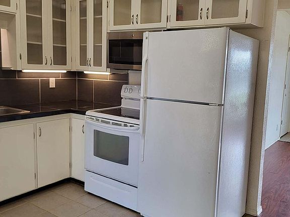 5th image of 601 4th Ave NE