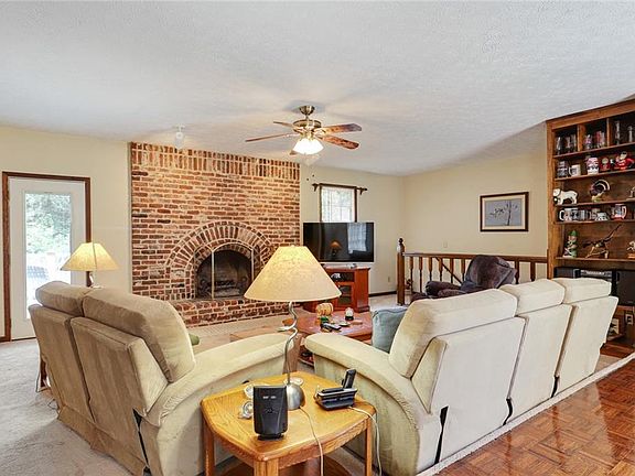 3rd image of 4245 Nowlin Dr SE