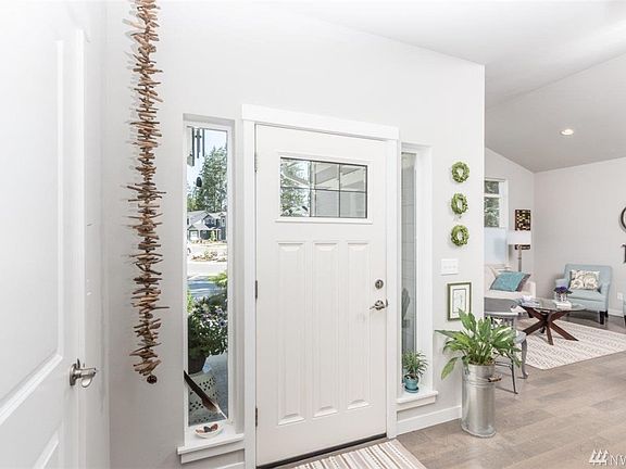 3rd image of 2265 W Rosecrans Ct