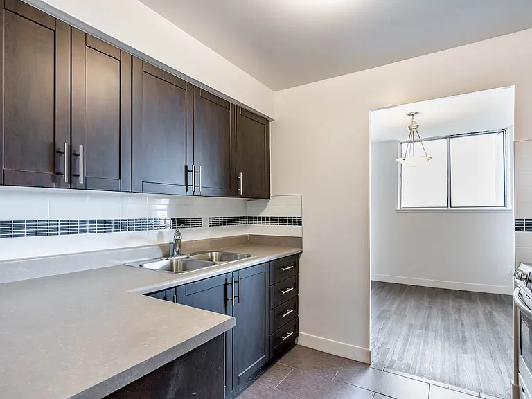 625 Evans Ave — Photo 9
