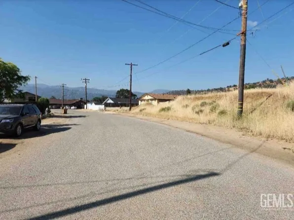 22013 McCarthy Dr, Tehachapi, CA 93561