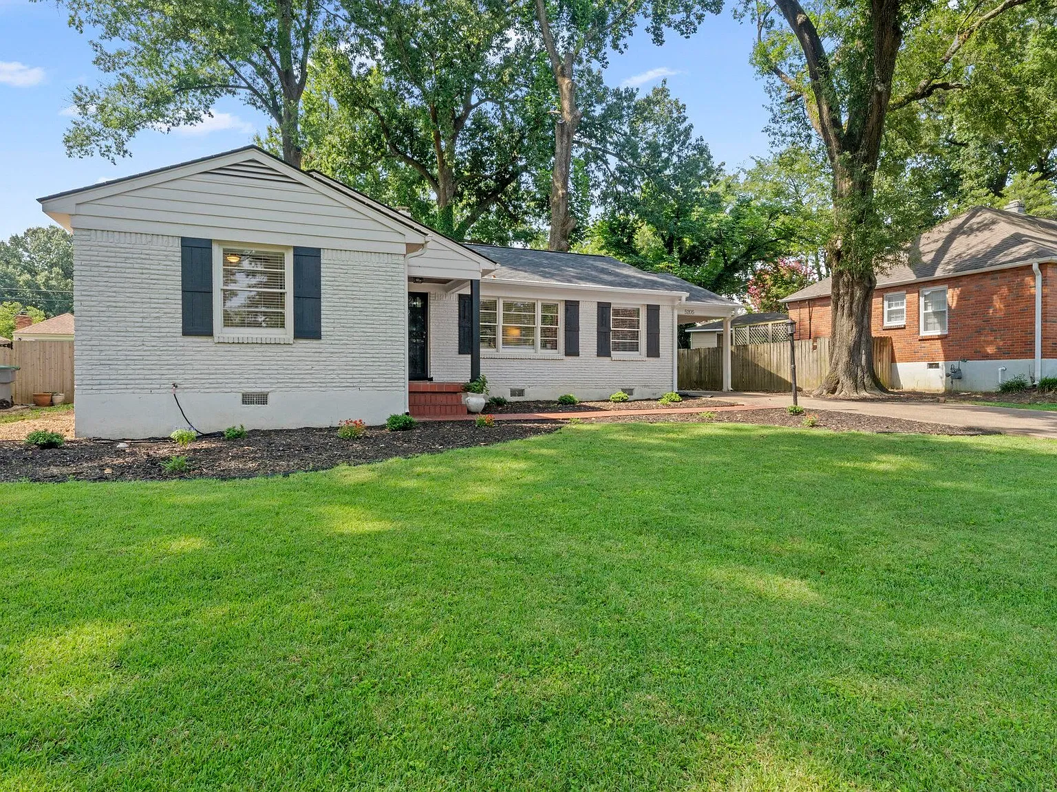 3 bed, 2.0 bath, 1279 sqft, $2,100 — Photo 4