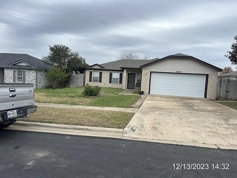3402 Woodlake Dr — Photo 1