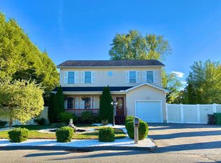 25 Florence St, Chicopee, MA 01013