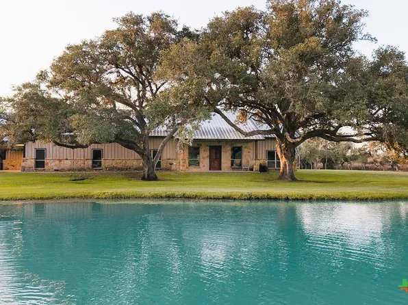 436 Jentry Rd, Inez, TX 77968