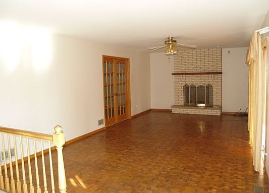 3rd image of 15520 Cherry Hills Ct