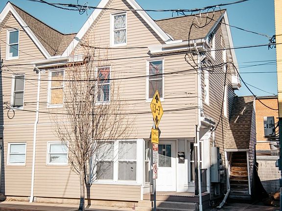 4th image of 9 W High St APT 203