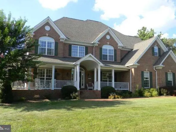 8800 Hill Spring Dr, La Plata, MD 20646