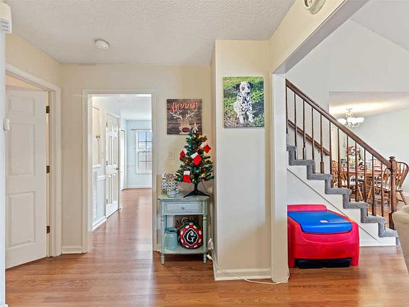 2nd image of 958 Hedge Apple Dr