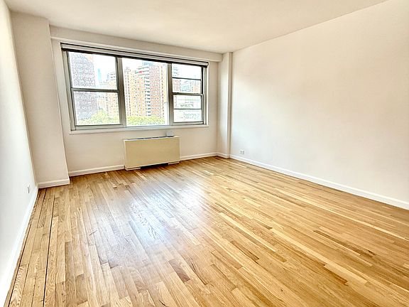 4th image of 360 W 22nd St APT 12G