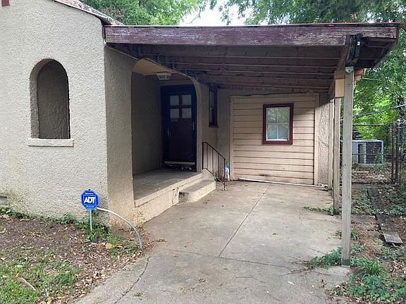 3rd image of 2828 E 1st St S