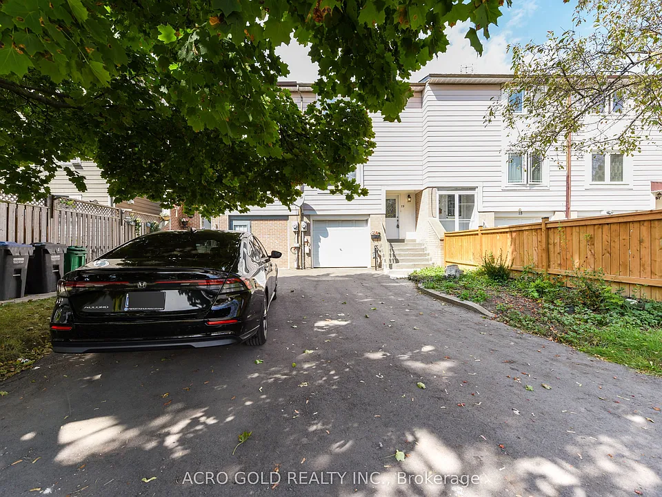 19 Hoskins Sq