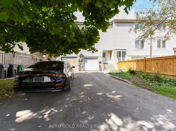 19 Hoskins Sq, Brampton, ON L6S 2N6
