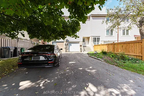 19 Hoskins Sq Photo 1