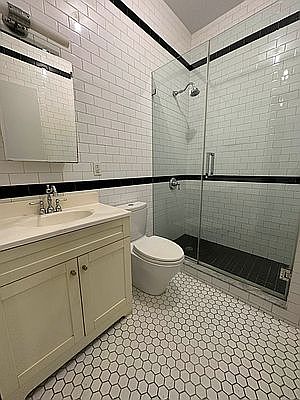 5th image of 913 Broadway #3R