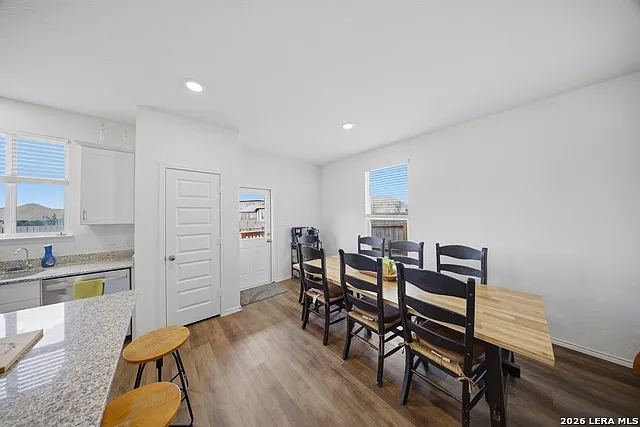 418 Rustic Grv — Photo 12