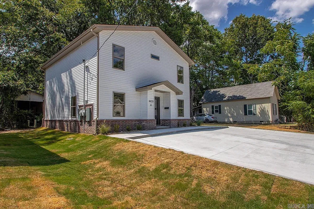 2 bed, 1.5 bath, 1020 sqft, $1,450 — Photo 1