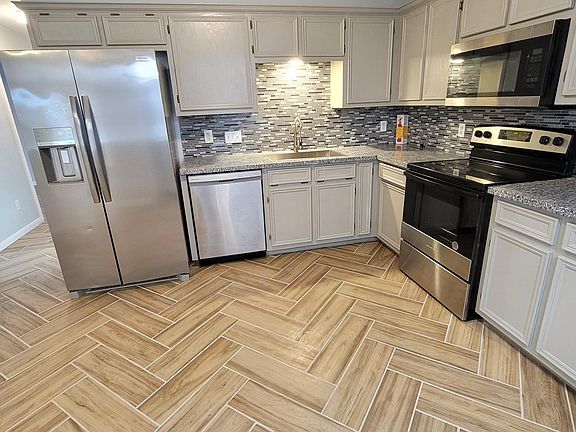 4th image of 2916 Starlight Dr Unit A