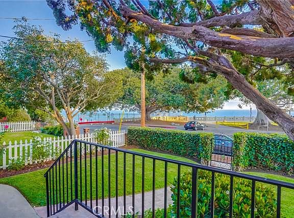 3rd image of 690 W Paseo Del Mar