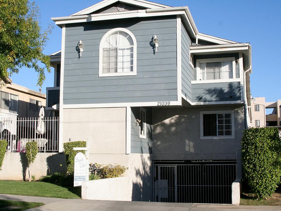 Gorgeous Cape Cod style building with gated subterranean parking!