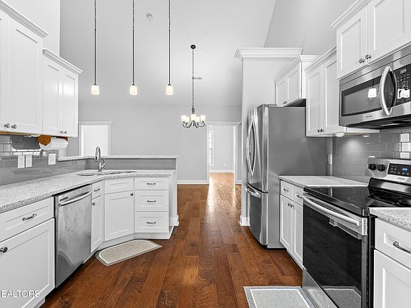 3rd image of 601 Mountain View Villas Way