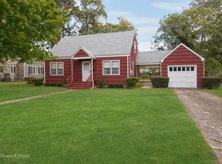 17 Bieselin Rd, Bellport, NY 11713