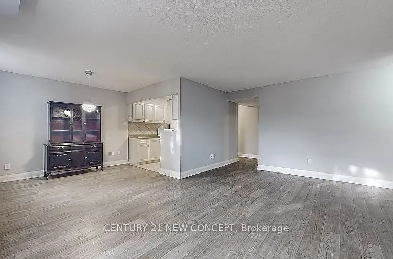 7451 Yonge St #101 — Photo 26