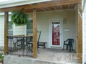 Great porch to enjoy spring!