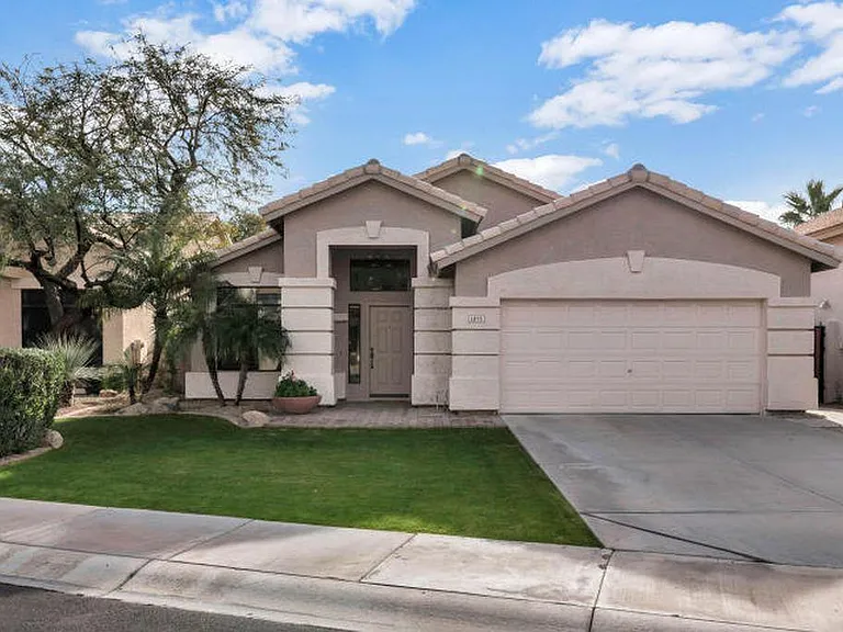 1875 E Oasis Dr — Photo 1