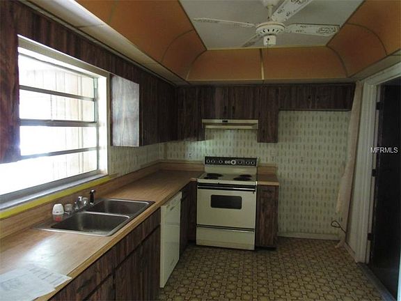 5th image of 1528 Coronet Dr