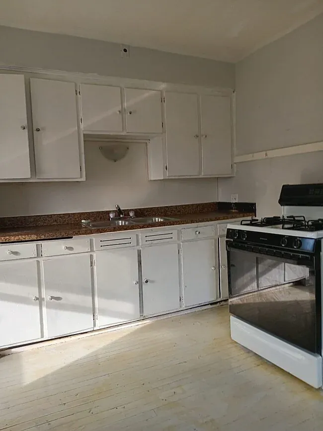 1 bed, 1700 sqft, $1,000 — Photo 4