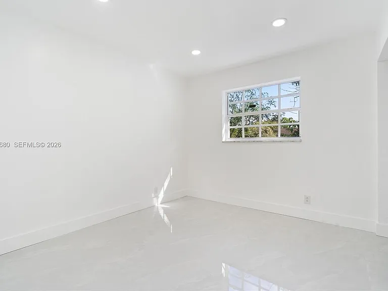 1360 SW 6th Ter #0 — Photo 11
