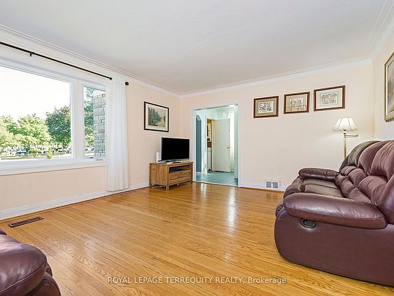 3rd image of 2307 Lawrence Ave W