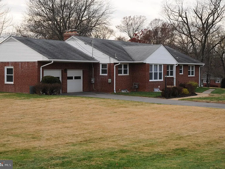 16632 Alden Ave — Photo 1