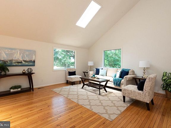 4th image of 1159 Willow Ln