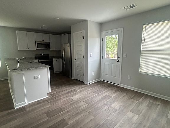 3rd image of 1745 King Oaks Loop