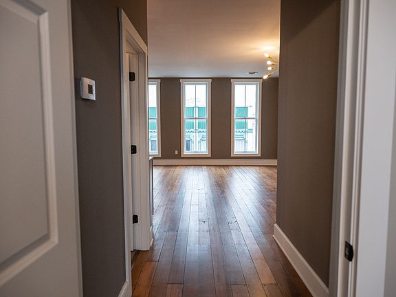 4th image of 722 E Main St #4