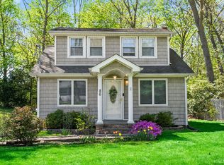86 Arlington Rd, Ronkonkoma, NY 11779
