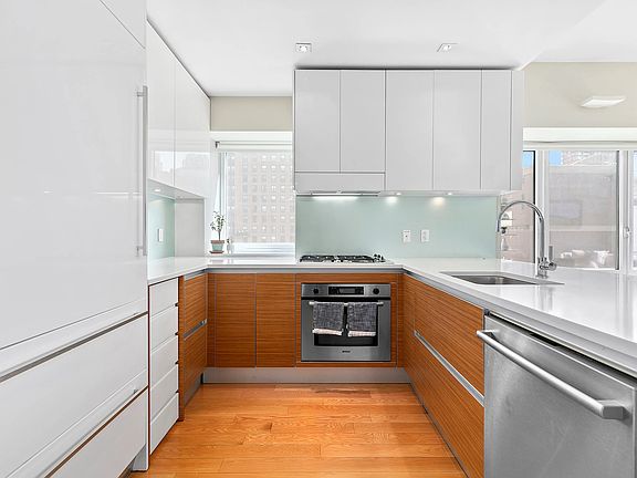 3rd image of 555 W 59th St APT 10F