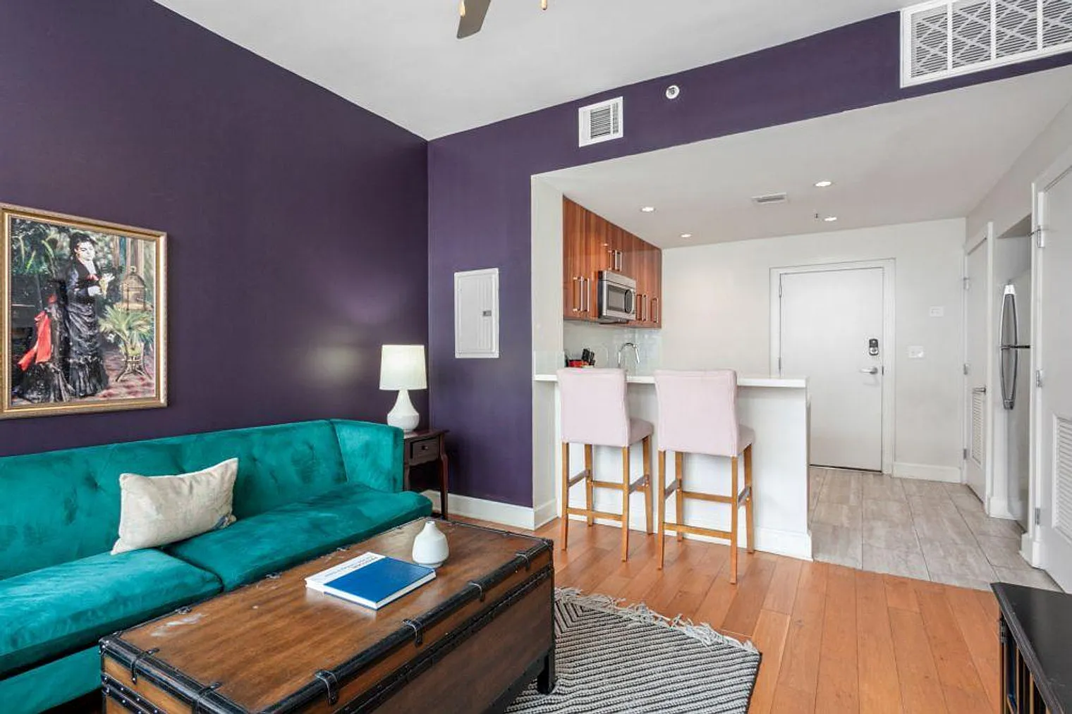 1 bed, 1.0 bath, 430 sqft, $3,951 — Photo 2