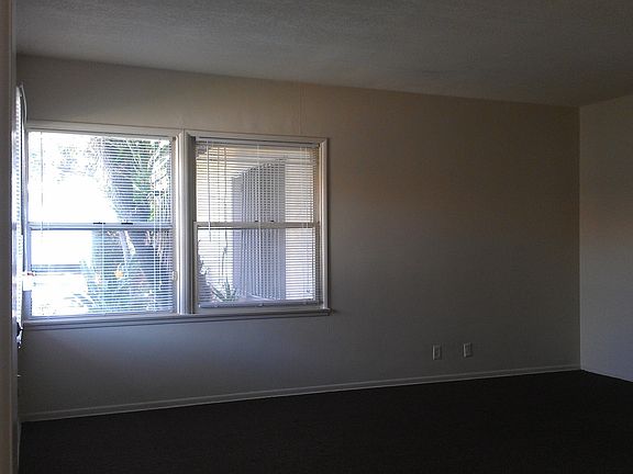 2nd image of 7035 S La Cienega Blvd