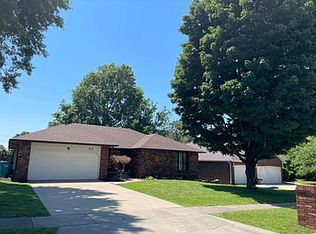 916 E Maplewood St, Springfield, MO 65807