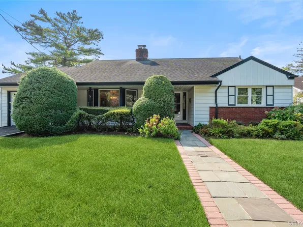 73 Parkview Place, Malverne, NY 11565