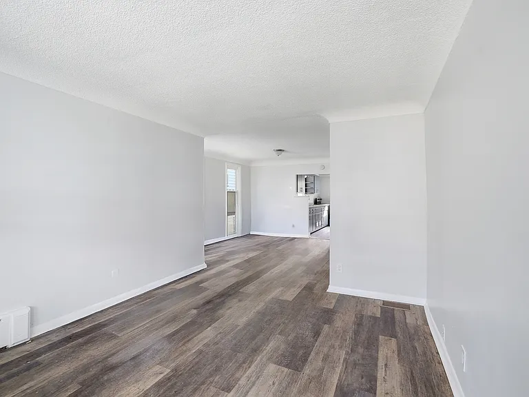 1017 E Pearson St — Photo 2