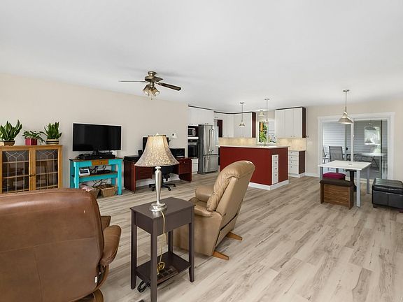 2nd image of 3187 Moorfield Rd