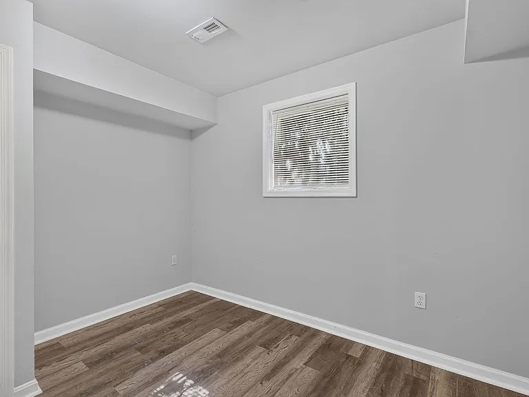 201 57th St NE — Photo 12