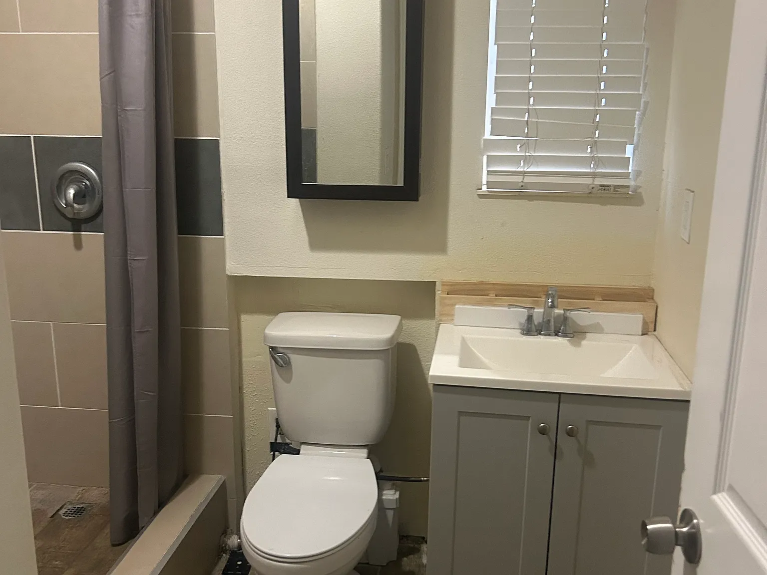6 bed, 4399 sqft, $1,299 — Photo 2