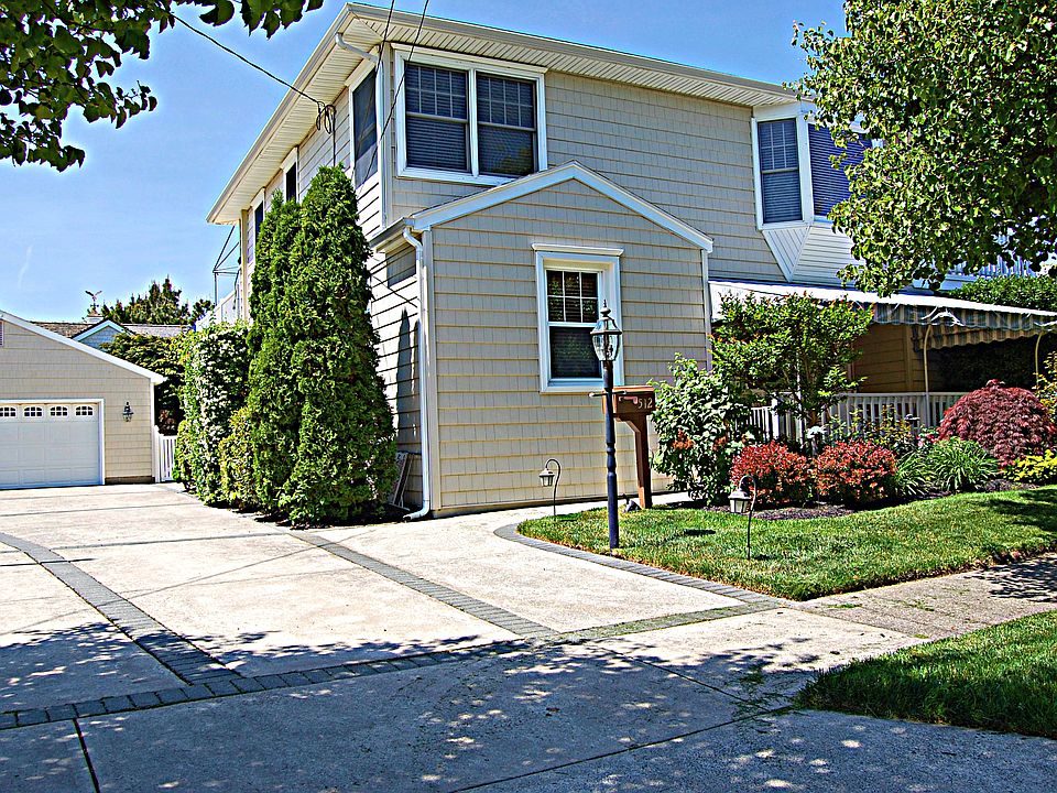 1st image of 512 Waverly Blvd