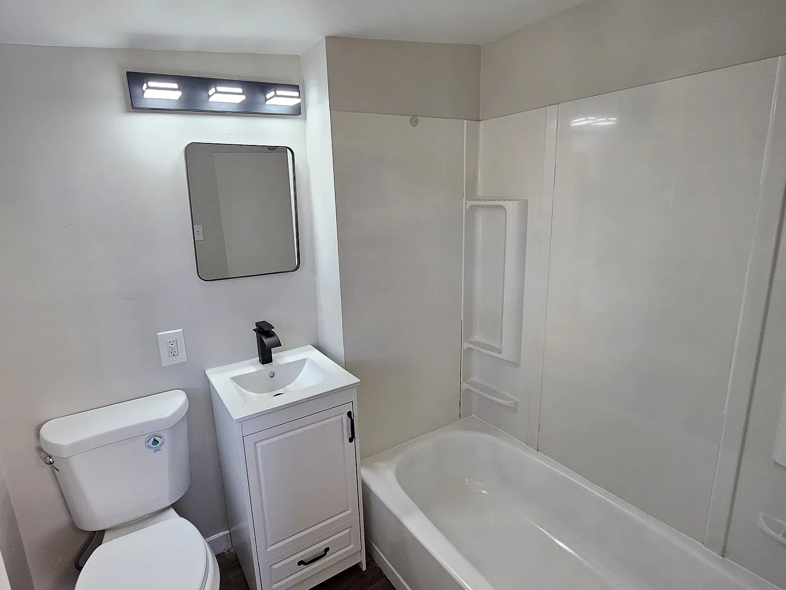 3 bed, $1,950 — Photo 3