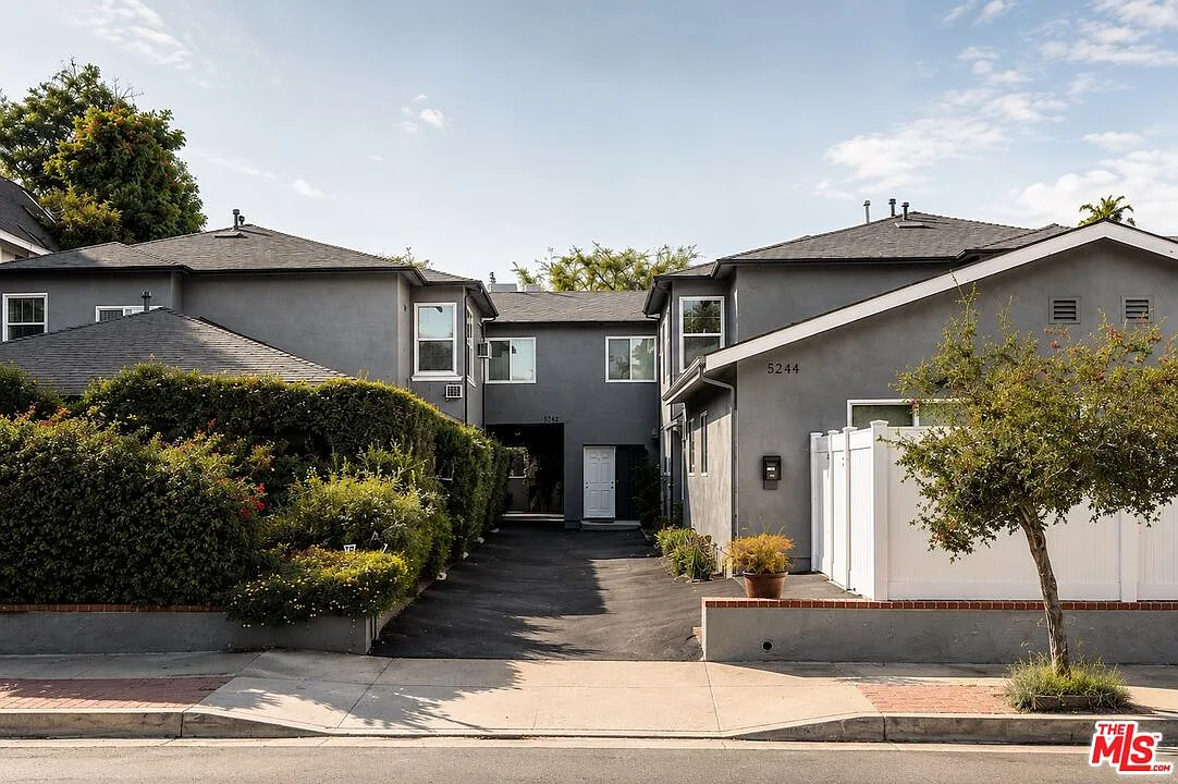 2 bed, 2.0 bath, 900 sqft, $2,750 — Photo 1